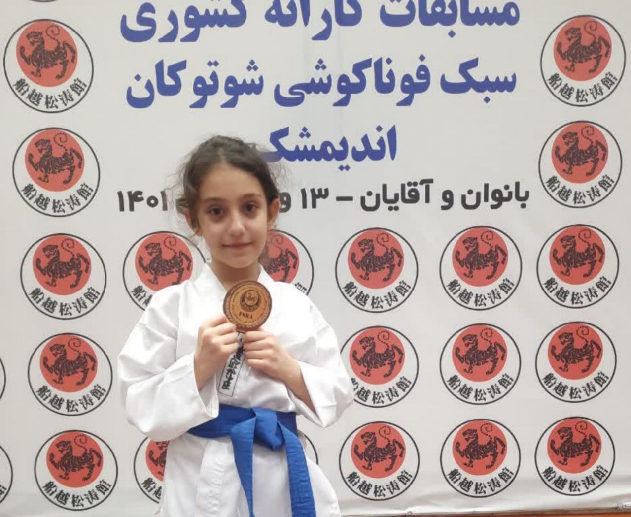 مدال طلای کاراته کشوری بر گردن نونهال دلفانی