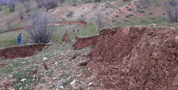 خطر فرونشست زمین در اطراف برخی از شهرهای لرستان