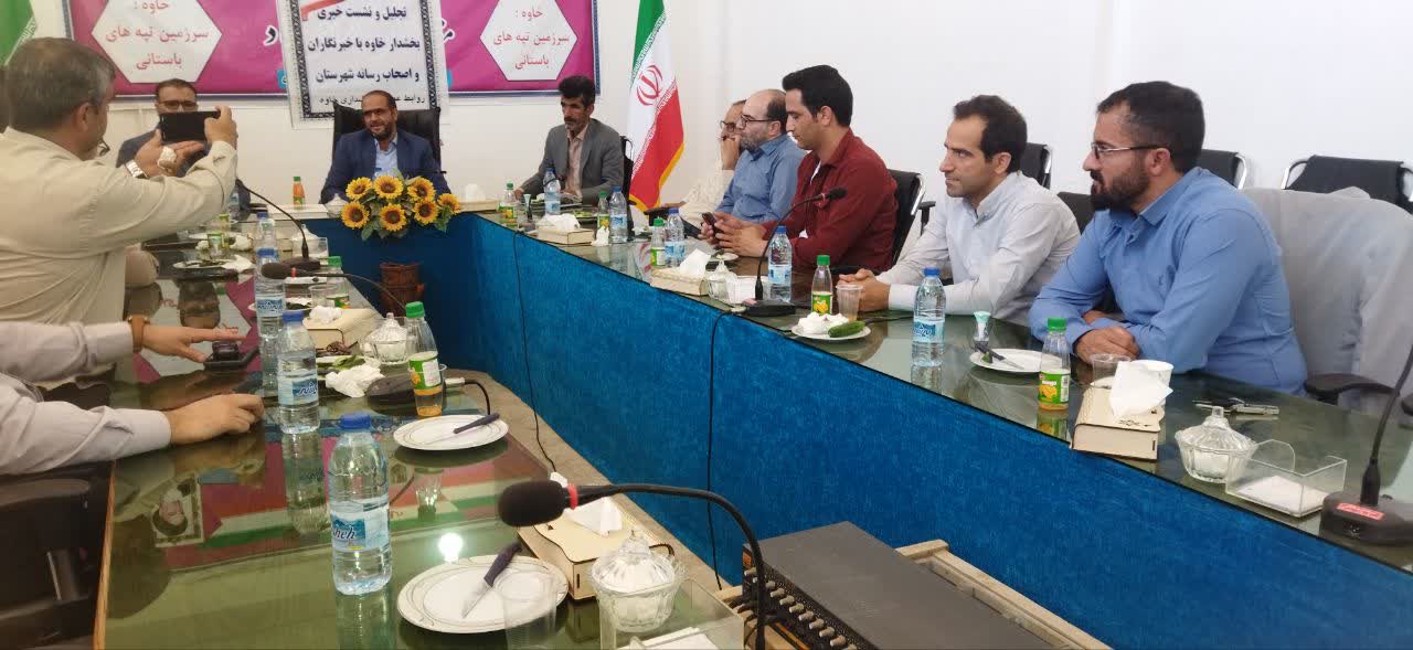تجلیل و نشست خبری بخشدار خاوه با خبرنگاران و اصحاب رسانه