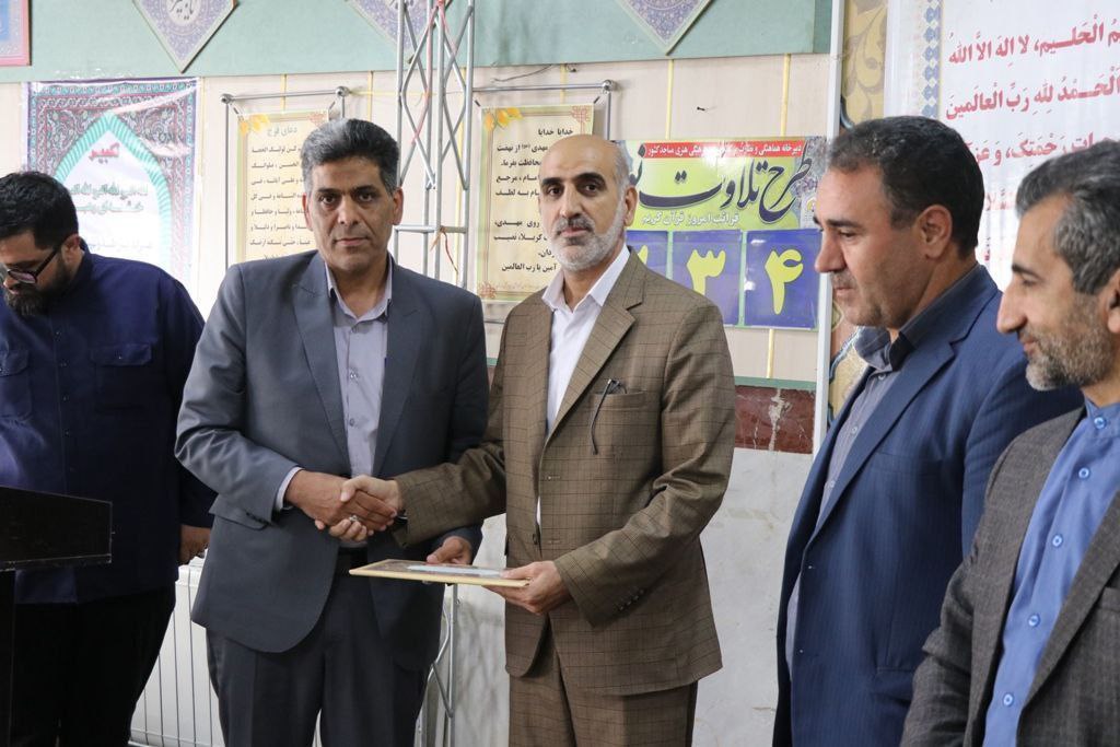 یک دلفانی به عنوان سرپرست معاونت آموزش متوسطه آموزش و پرورش لرستان معارفه شد