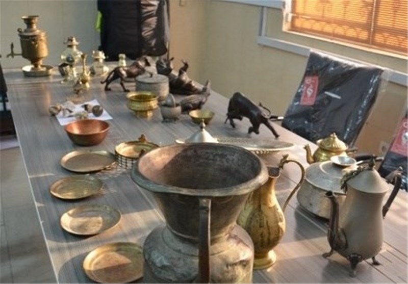 کشف ۱۸۱ قلم اشياء باستانی در دلفان