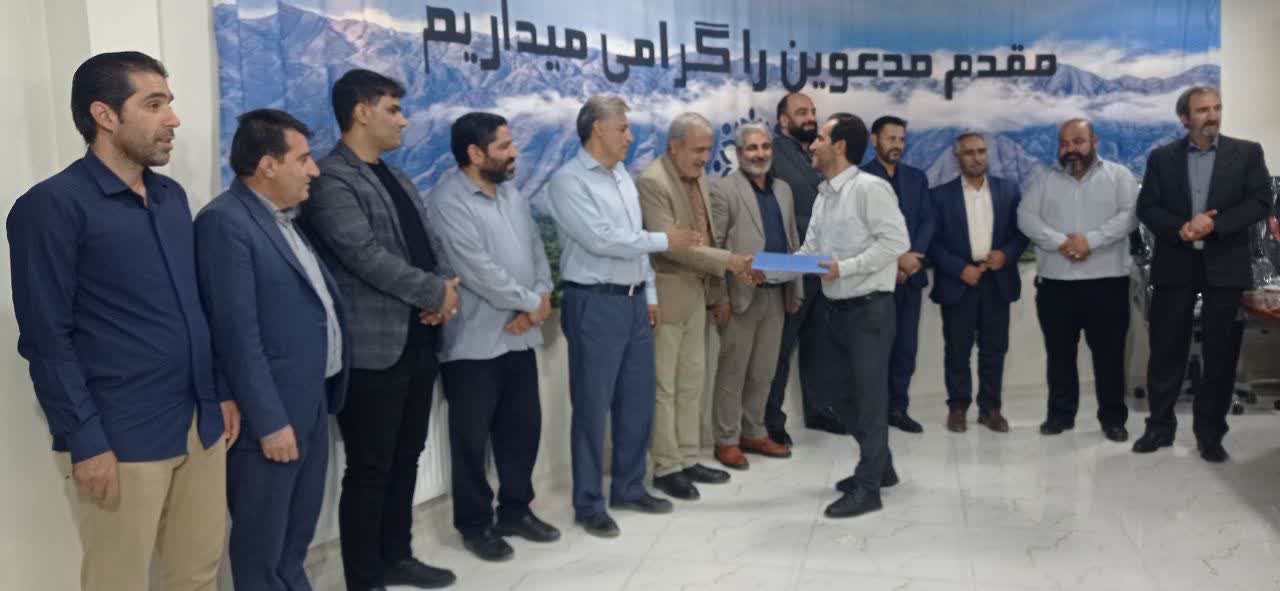 تجلیل از خبرنگاران توسط شهردار نورآباد