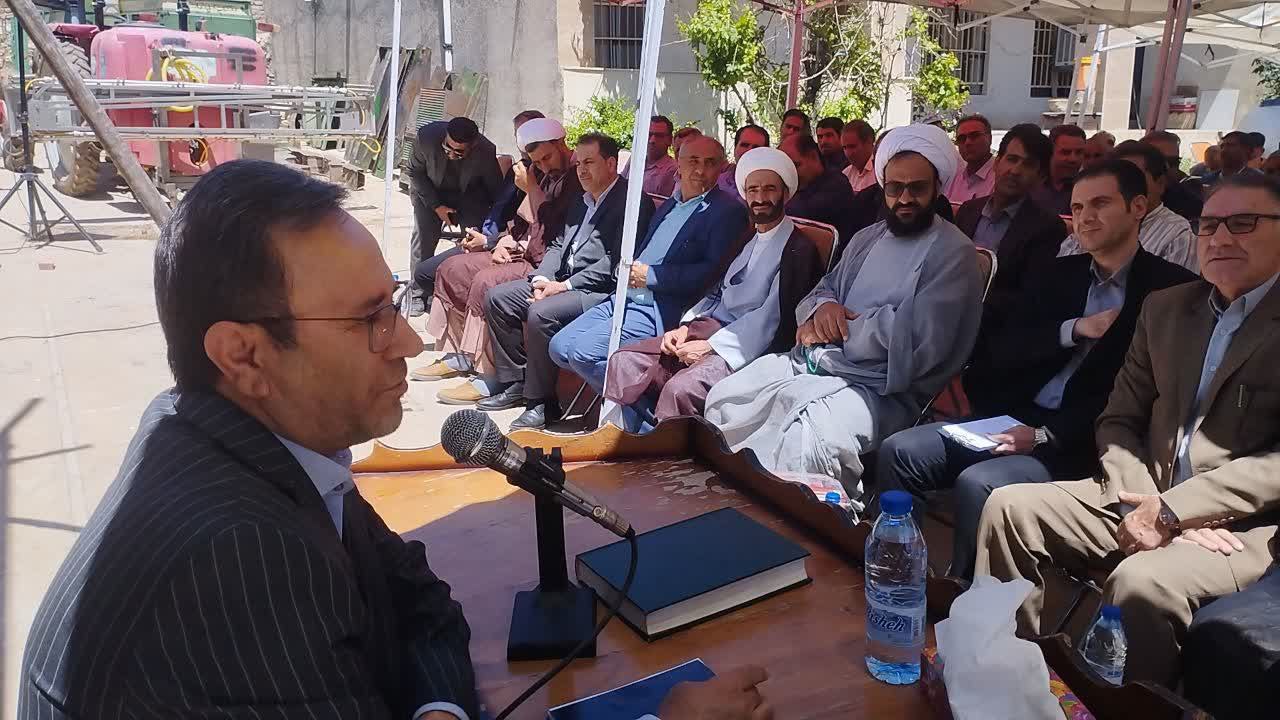 برگزاری جشنواره کشت نخود مکانیزه در روز ملی نخود در شهرستان دلفان